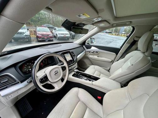 2016 Volvo XC90 T5 Momentum