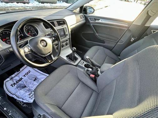 2016 Volkswagen Golf SportWagen TSI S 4-Door