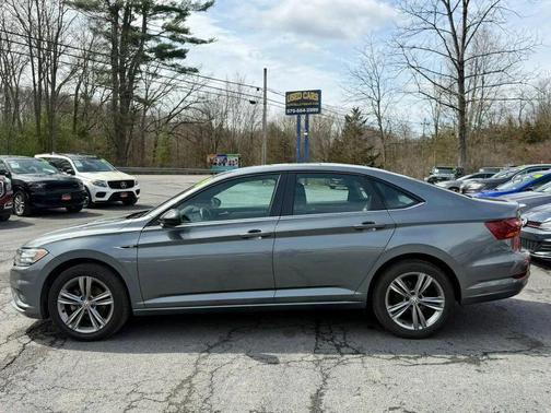 Platinum Gray Metallic 2019 Volkswagen Jetta 1.4T R-Line