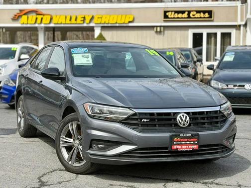 Platinum Gray Metallic 2019 Volkswagen Jetta 1.4T R-Line