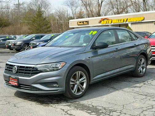 Platinum Gray Metallic 2019 Volkswagen Jetta 1.4T R-Line
