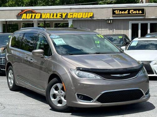 2017 Chrysler Pacifica Touring-L Plus