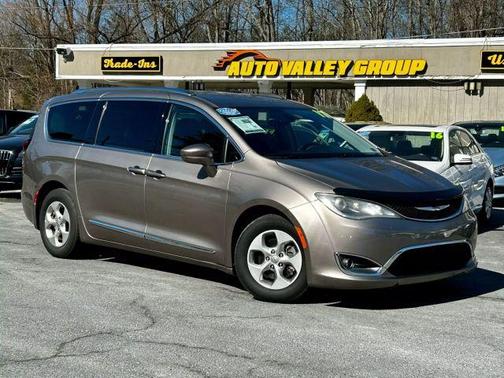 2017 Chrysler Pacifica Touring-L Plus