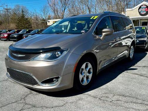2017 Chrysler Pacifica Touring-L Plus