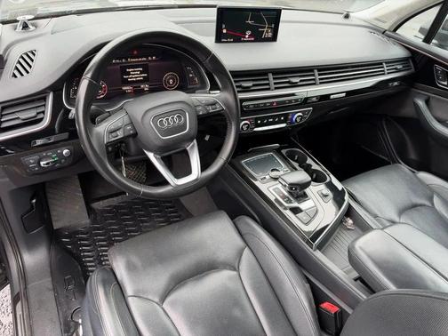 Graphite Gray Metallic 2017 Audi Q7 3.0T Prestige