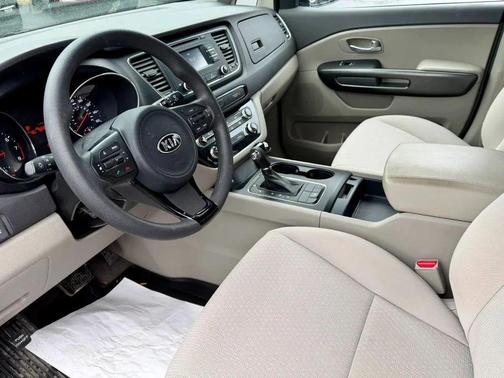 2016 Kia Sedona L