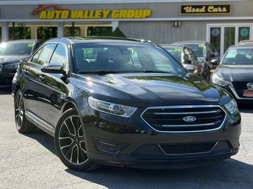 Shadow Black 2018 Ford Taurus Limited