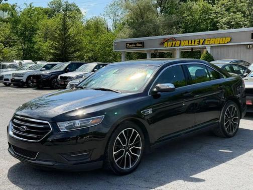 Shadow Black 2018 Ford Taurus Limited