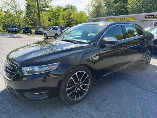 Shadow Black 2018 Ford Taurus Limited