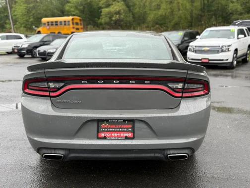 Grey 2017 Dodge Charger SE