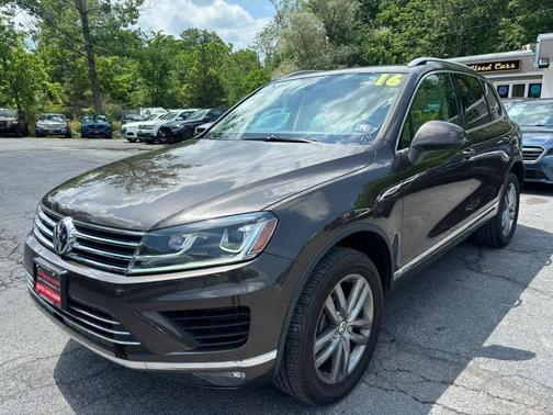 Black Oak Brown Metallic 2016 Volkswagen Touareg TDI Lux