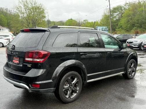 Pitch Black Clearcoat 2019 Dodge Journey Crossroad
