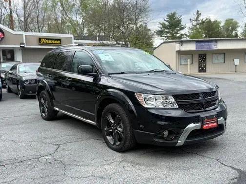 Pitch Black Clearcoat 2019 Dodge Journey Crossroad