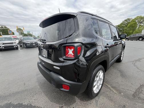 Black Clearcoat 2021 Jeep Renegade Latitude
