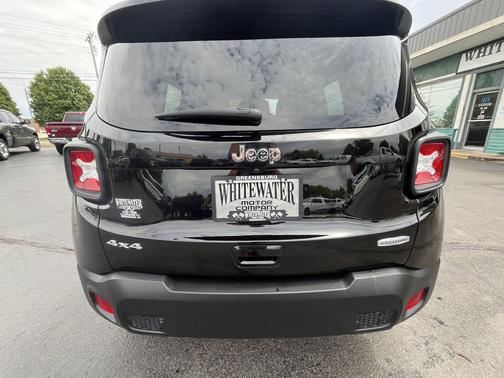 Black Clearcoat 2021 Jeep Renegade Latitude