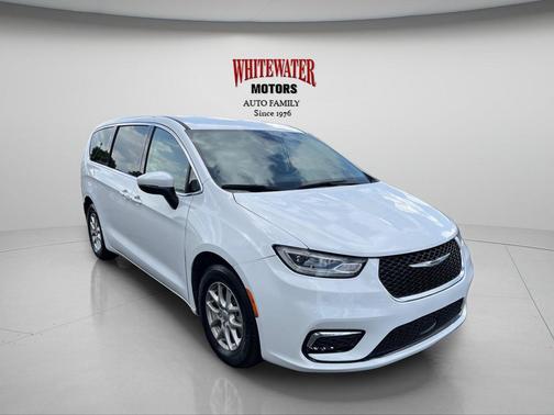 Bright White Clearcoat 2023 Chrysler Pacifica Touring L