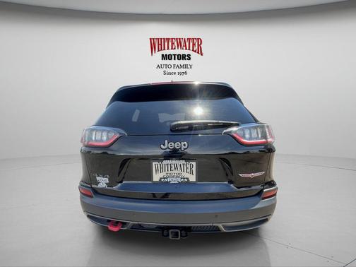 Diamond Black Crystal Pearlcoat 2019 Jeep Cherokee Trailhawk