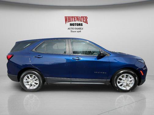 Blue Glow Metallic 2022 Chevrolet Equinox LS