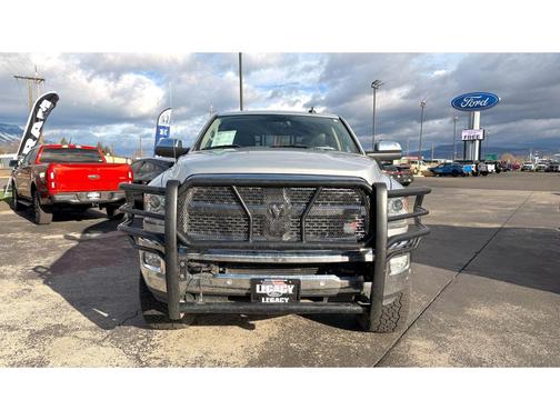 2017 RAM 3500 Laramie Crew Cab 4x4 8' Box