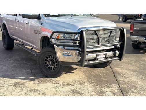 2017 RAM 3500 Laramie Crew Cab 4x4 8' Box