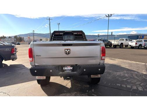 2017 RAM 3500 Laramie Crew Cab 4x4 8' Box