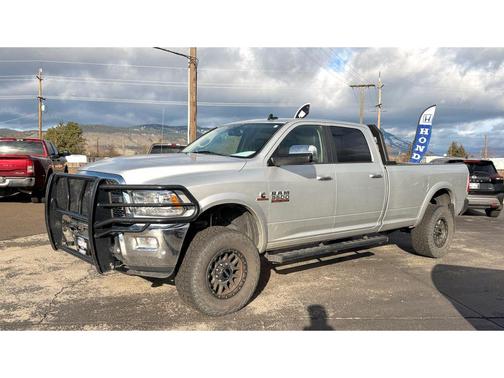 2017 RAM 3500 Laramie Crew Cab 4x4 8' Box