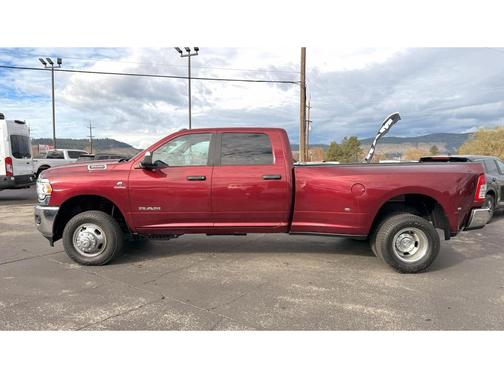2022 RAM 3500 Big Horn Crew Cab 4x4 8' Box