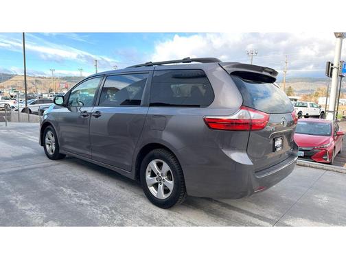 2018 Toyota Sienna LE