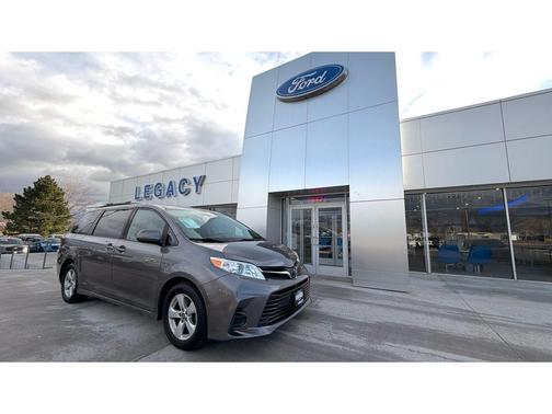 2018 Toyota Sienna LE