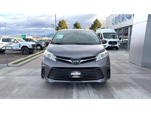 2018 Toyota Sienna LE