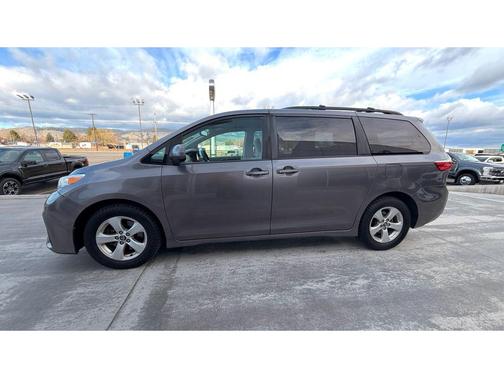 2018 Toyota Sienna LE