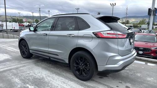 2022 Ford Edge SE