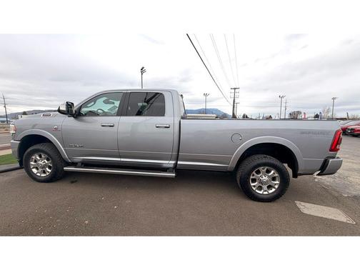 2020 RAM 3500 Laramie Crew Cab 4x4 8' Box
