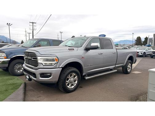 2020 RAM 3500 Laramie Crew Cab 4x4 8' Box