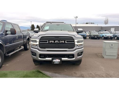 2020 RAM 3500 Laramie Crew Cab 4x4 8' Box