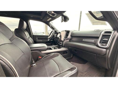 2020 RAM 3500 Laramie Crew Cab 4x4 8' Box