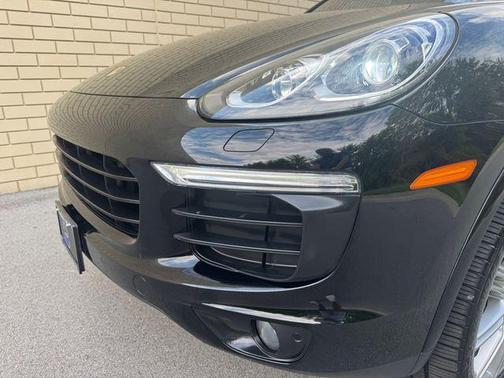 2017 Porsche Cayenne Platinum Edition