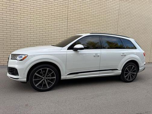 2022 Audi Q7 55 Premium Plus
