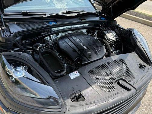 2021 Porsche Macan Base