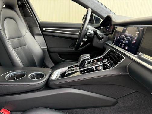 2019 Porsche Panamera GTS