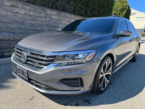 Platinum Gray Metallic 2021 Volkswagen Passat 2.0T SE