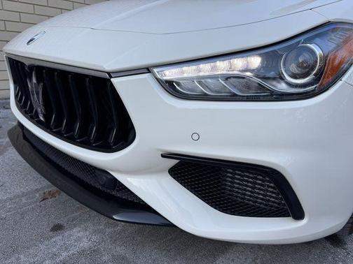 2022 Maserati Ghibli Modena Q4