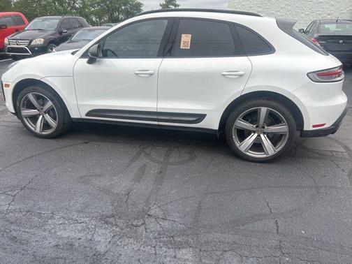 2023 Porsche Macan 