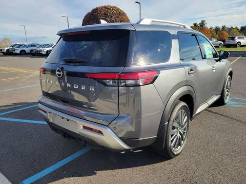2025 Nissan Pathfinder SL 4WD