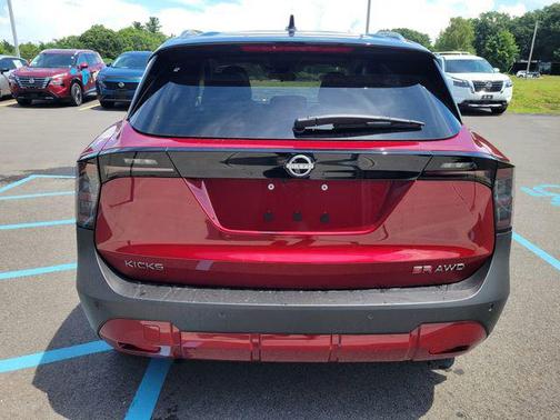 2025 Nissan Kicks SR