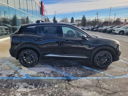 Super Black 2026 Nissan Kicks SR