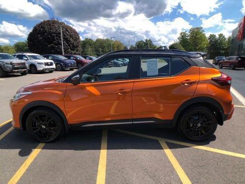 2021 Nissan Kicks SR