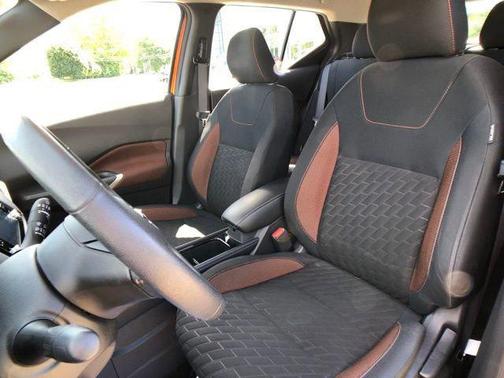 2021 Nissan Kicks SR
