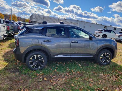 Gun Metallic 2027 Nissan Kicks SV