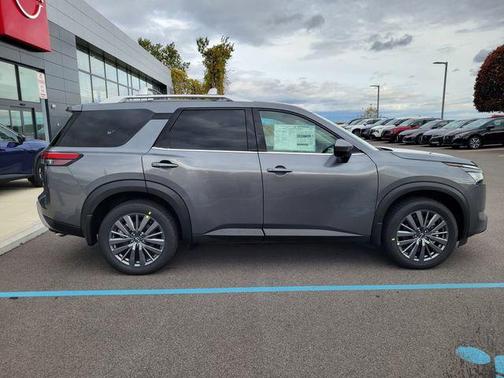 2025 Nissan Pathfinder SL 4WD